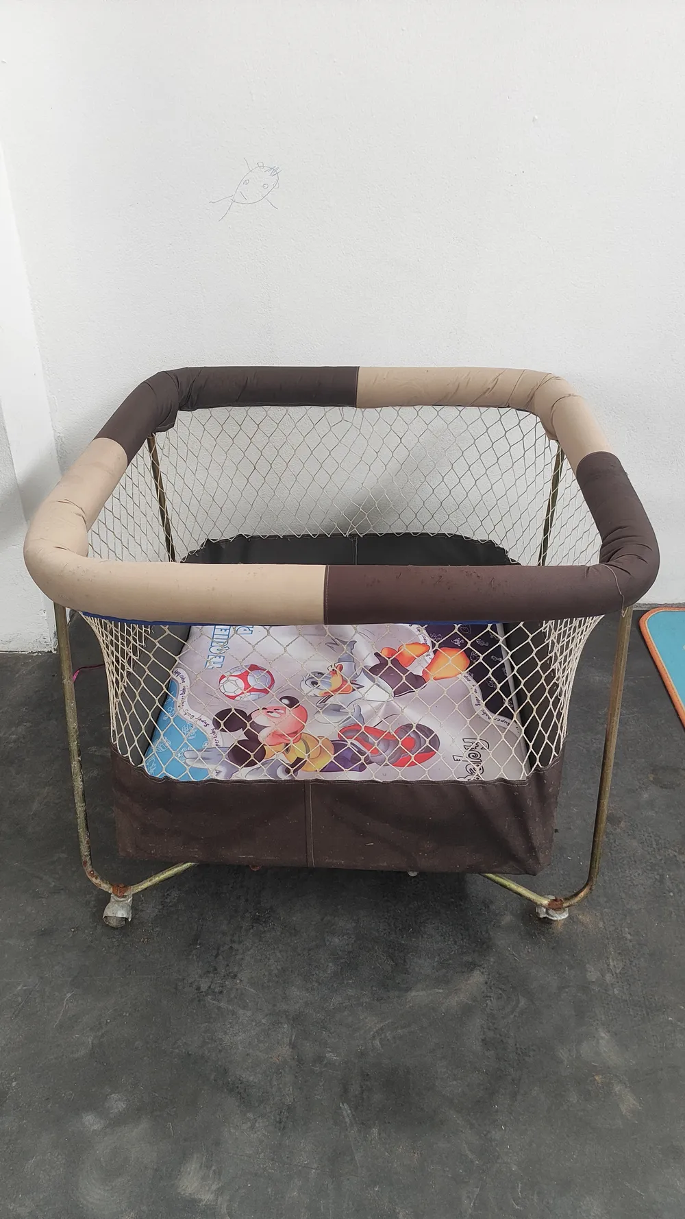 Corral para bebé diseño de Mickey Mouse