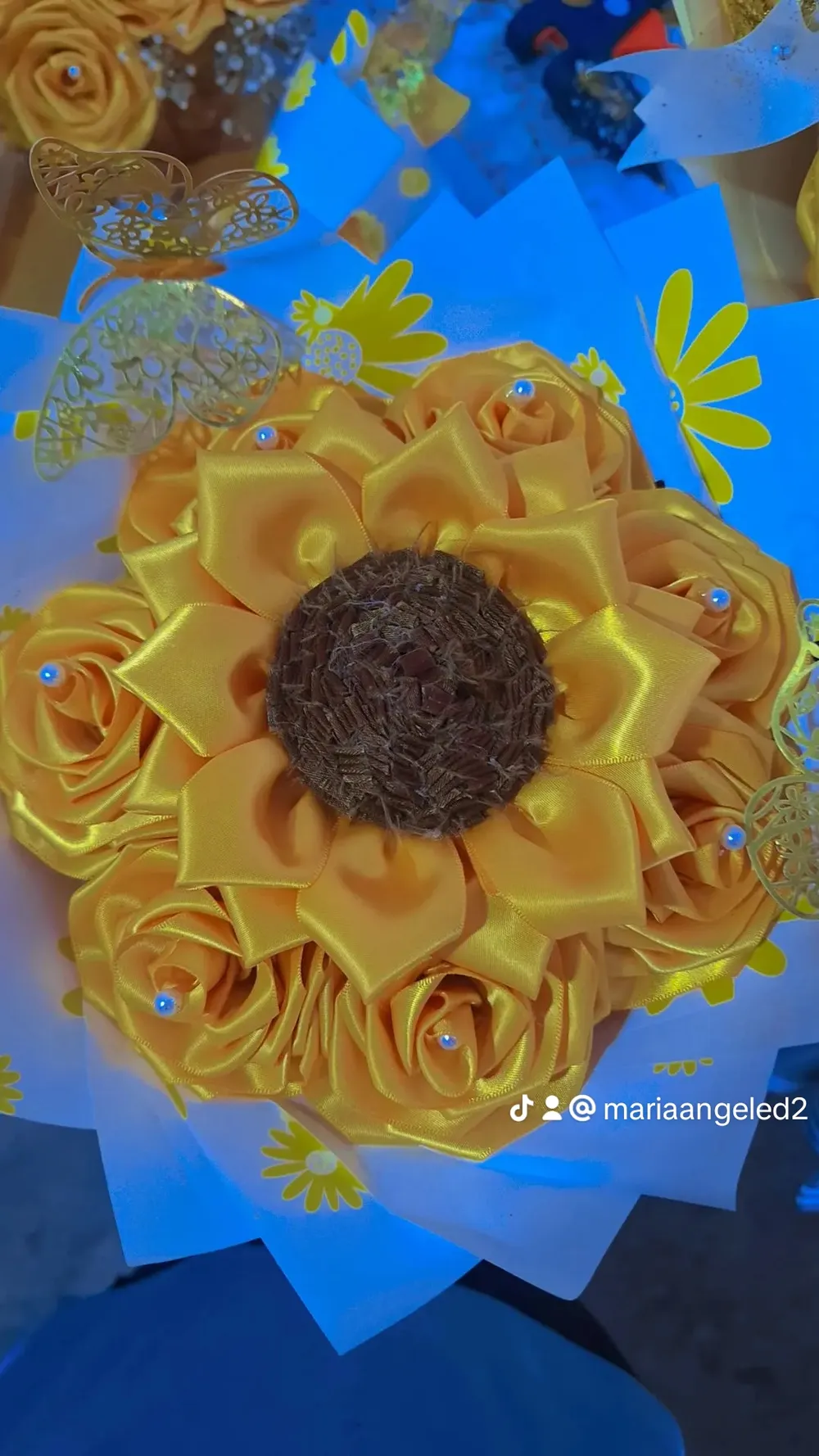 Ramo de 6 rosas + 1 girasol