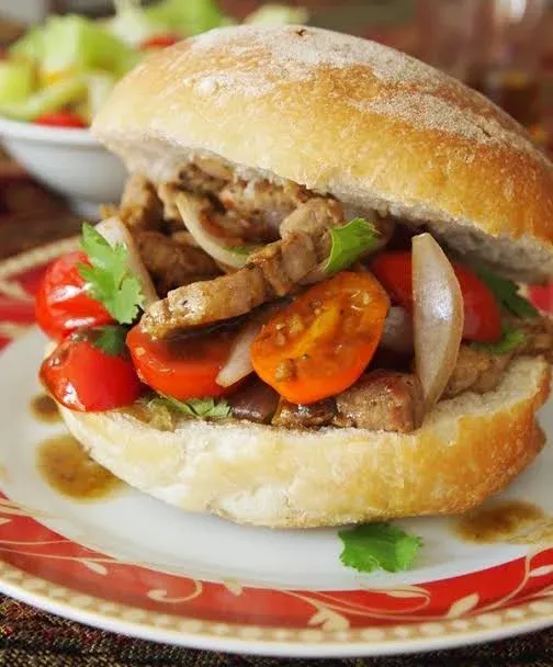 Pan con lomo